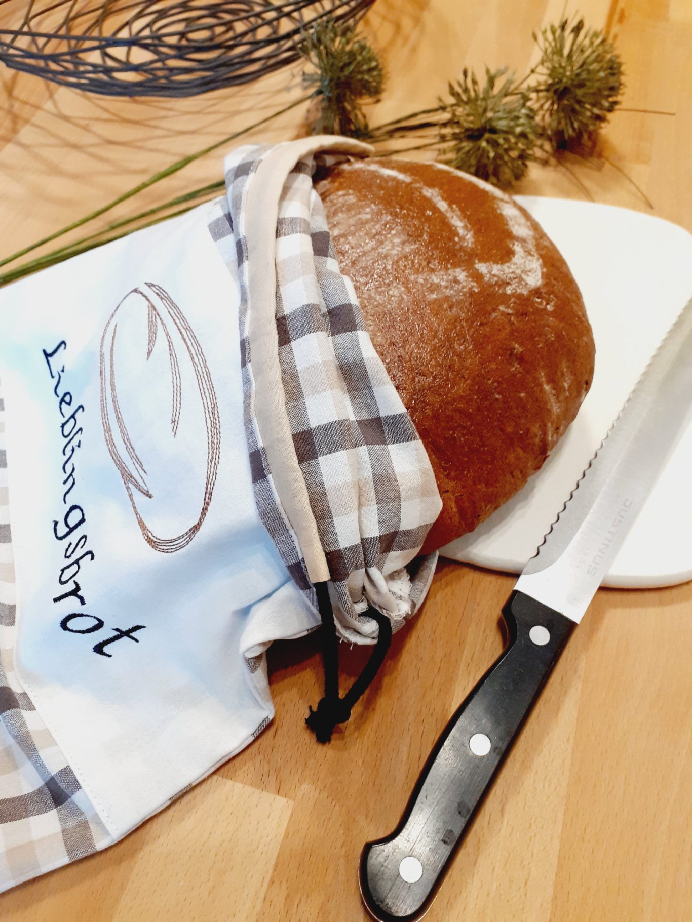 Brotbeutel aus alten Tischdecken und Gardienen