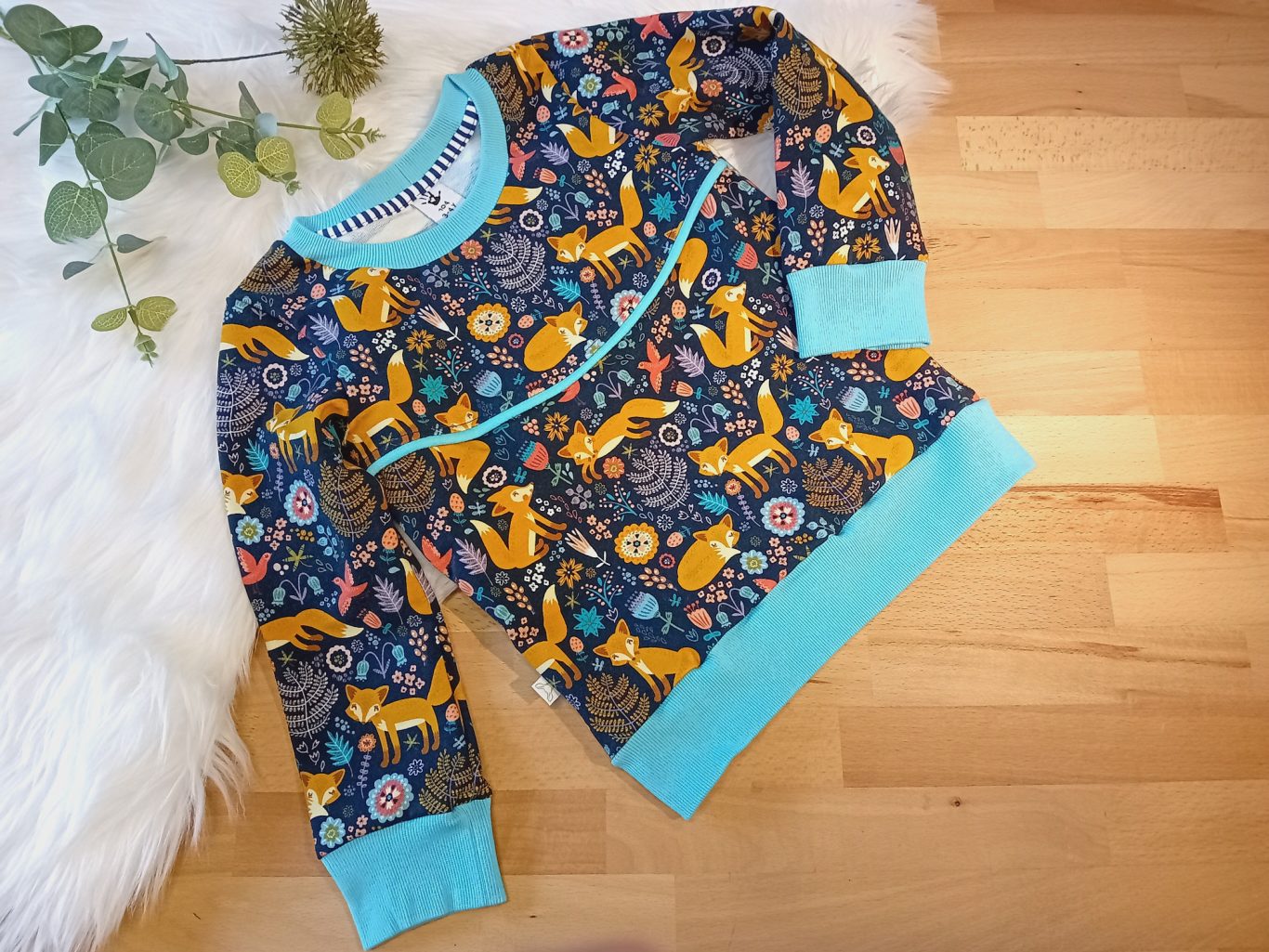 Basic Pulli mit Paspel